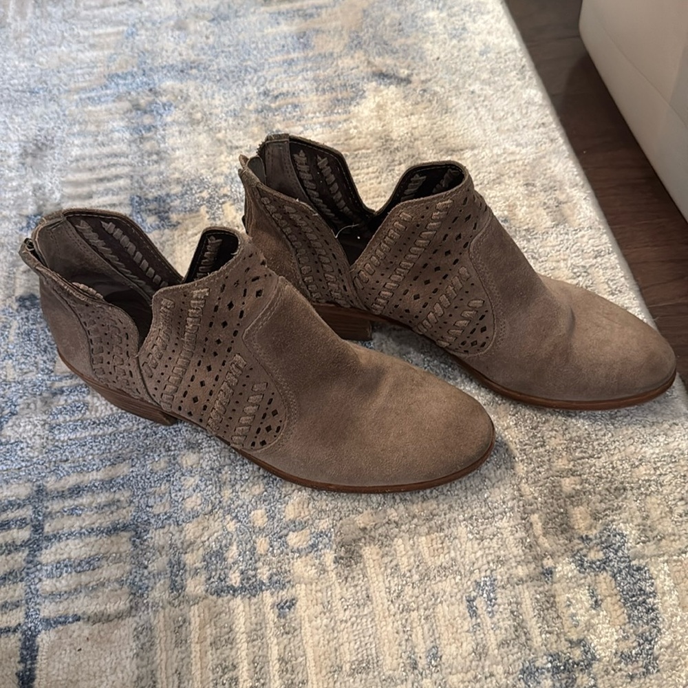 Vince Camuto Prastata Suede Booties